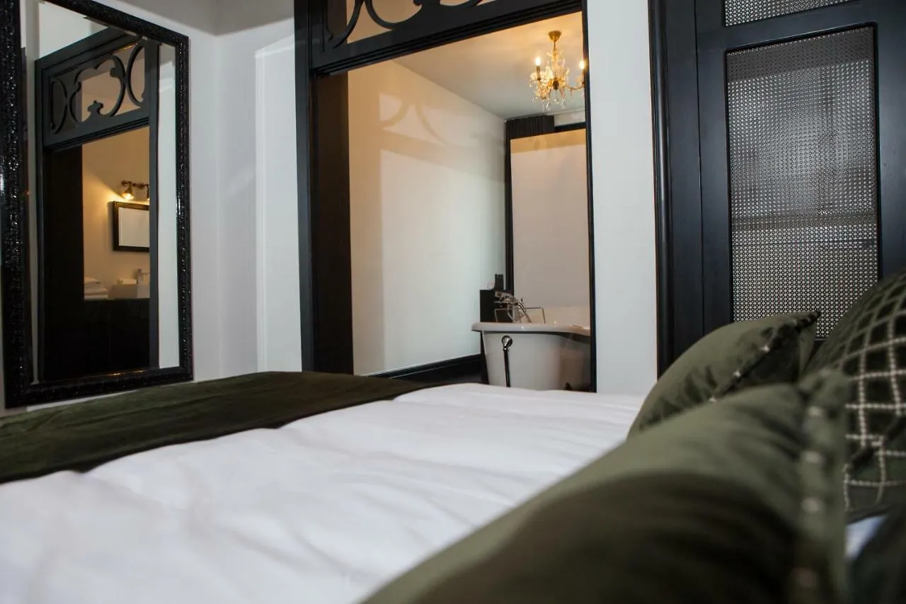 Bed and Breakfast B in Antwerpen 2*,