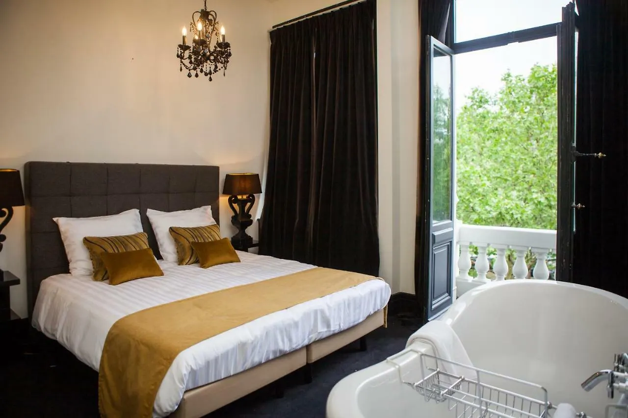 Bed and Breakfast B in Antwerpen 2*,